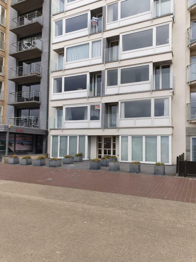 Oostduinkerke - Appartement Met Zeezicht En 2 Parkeerplaatsen Exterior photo